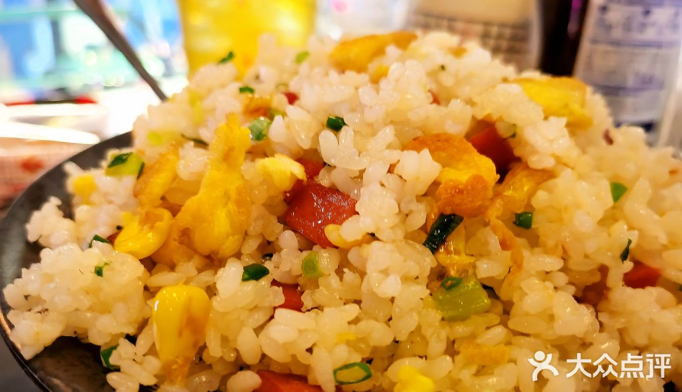 外摆、投影、潮语、出片、杰伦、精酿，这家新开烧烤店都有咯[色]