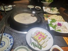 -大匠工房古船木艺术餐厅·猪肚鸡专门店(长白仙岛店)