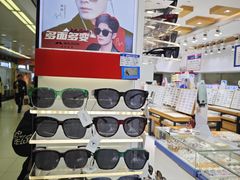 -美式眼镜·授权蔡司.依视路.尼康.豪雅.明月(人民广场店)