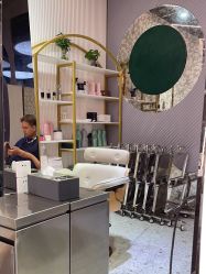 -PE SALON 