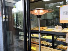 面包甜点陈列柜-鲍师傅糕点(江苏路店)