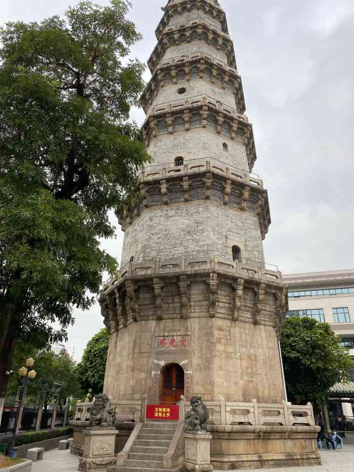 打分 记得小时候这里还是可以上去的  历史悠久的文光塔