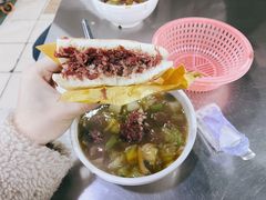 腊牛肉夹馍-邢老三肉丸糊辣汤(西安总店)