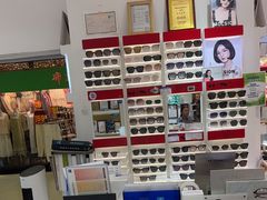 -美式眼镜·授权蔡司.依视路.尼康.豪雅.明月(人民广场店)