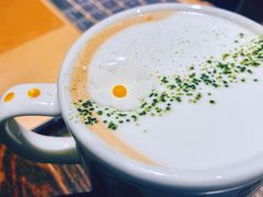 星巴克山茶花漾拿铁-星巴克臻选(南京金茂览秀城店)