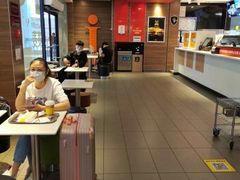 -麦当劳(汉口火车站候车室店)