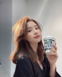 -BULB STUDIO 巴柏明星发型工作室