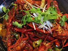 -虾弄弄海派小龙虾·牛羊蝎子火锅