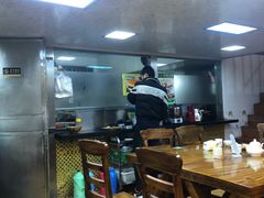 大堂-伊清斋牛肉面(华佗路店)
