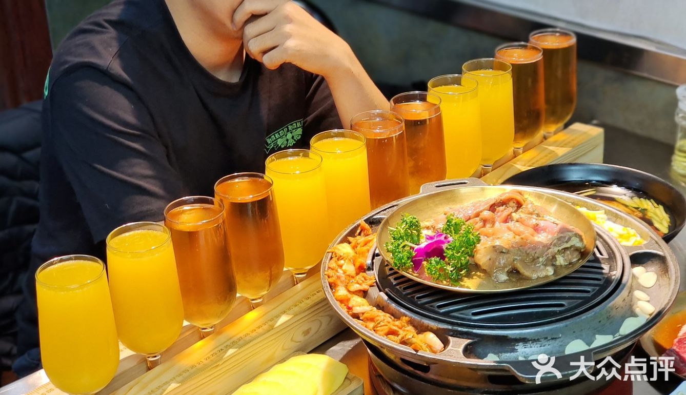 大块吃肉、大口喝酒、胡同里的深夜食堂太带劲了~