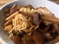-松树干拌面店