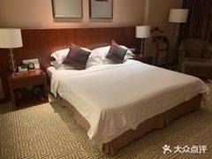 -宜昌均瑶国际酒店(宜昌CBD购物中心夷陵广场店)