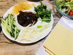 新京酱肉丝豆皮-老边饺子(彩虹城店)