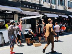 中午11.30分铁隔壁在拍电影-老地方面馆(思南路店)