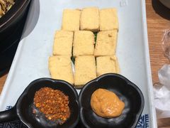 炸包浆豆腐配蘸水-云海肴·汽锅鸡·云南菜(东坝金隅店)