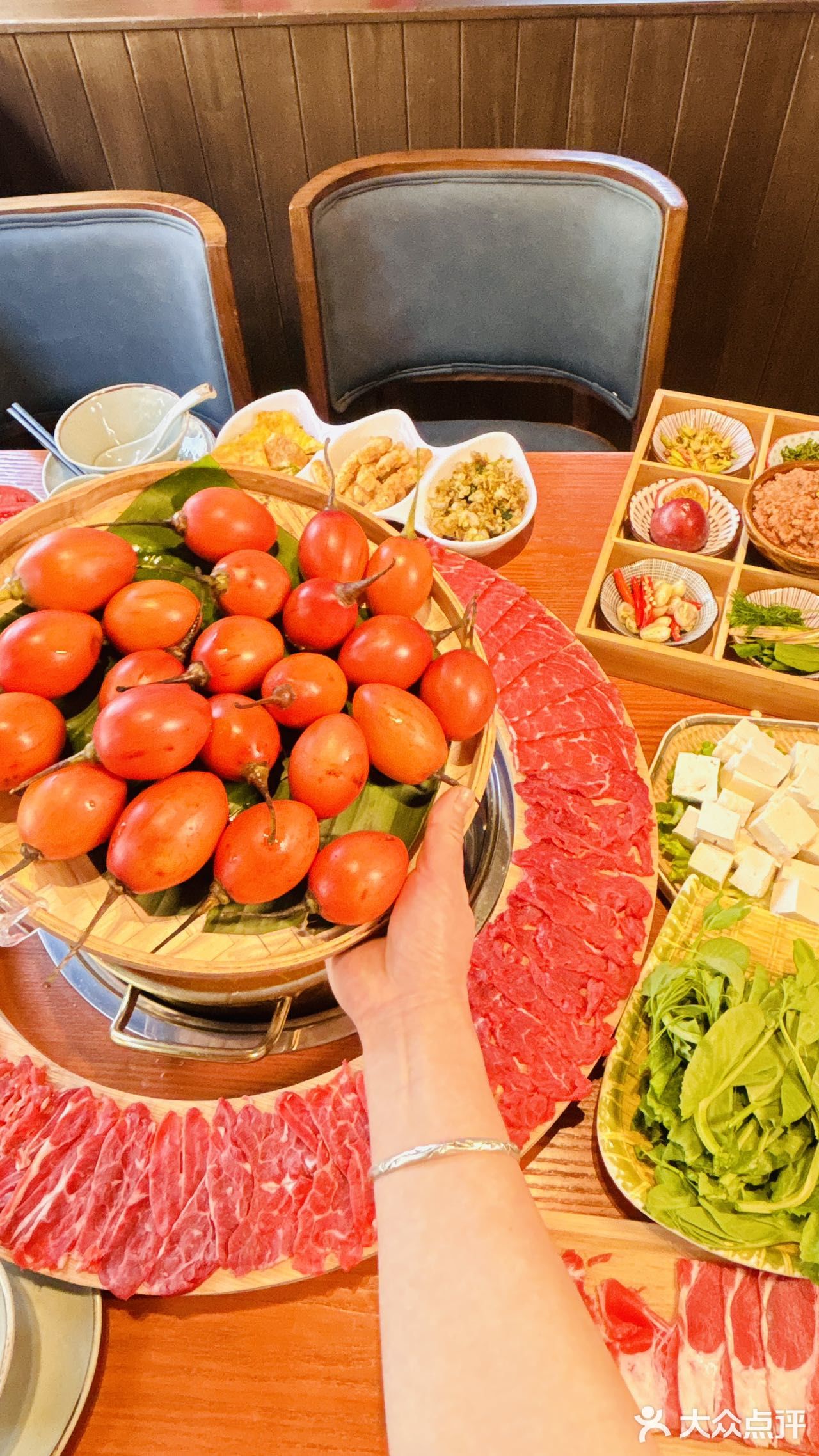 「酸菜牛肉锅,辣中带鲜,像丽江的风一样自由」