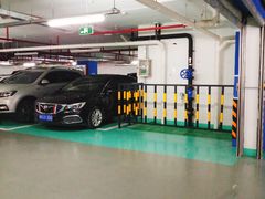 -龙湖天街-停车场