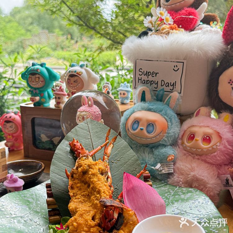 在玄武湖!被Labubu可爱到原地跺jio