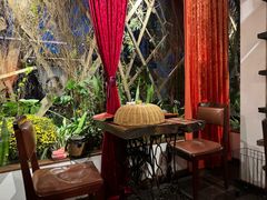 -Cuc Gach Quan Restaurant