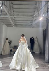 -Lady  Jane高端婚纱礼服馆