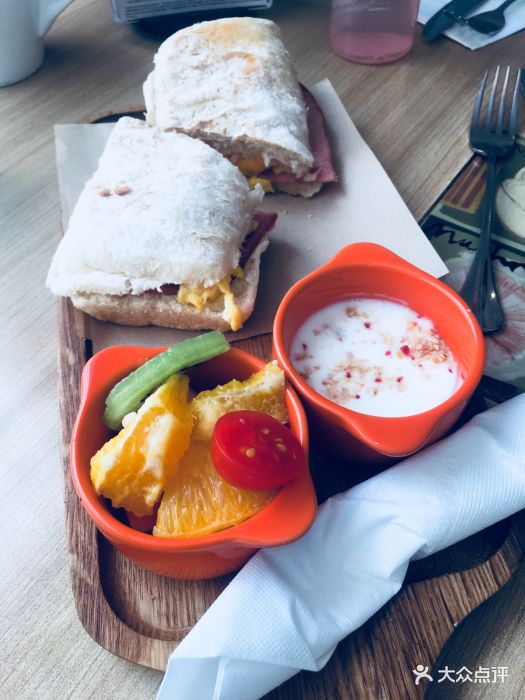 芝士火腿帕尼尼套餐