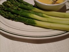 芦笋配柠檬荷兰酱-Wolfgang’s Steakhouse 沃夫冈牛排馆(上海白玉兰广场店)