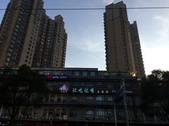 -汇吃汇喝美食街(上海建发浦悦荟广场店)