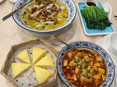 川味酸菜煮鲈鱼-麒麟中餐厅·经典粤菜·地道菜式老字号(广州长隆酒店)