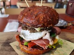 双蛋指椒牛肉汉堡-魏斯理汉堡(西安沣东吾悦店)