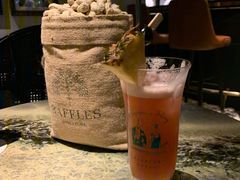 新加坡司令鸡尾酒-Long Bar(莱佛士酒店)