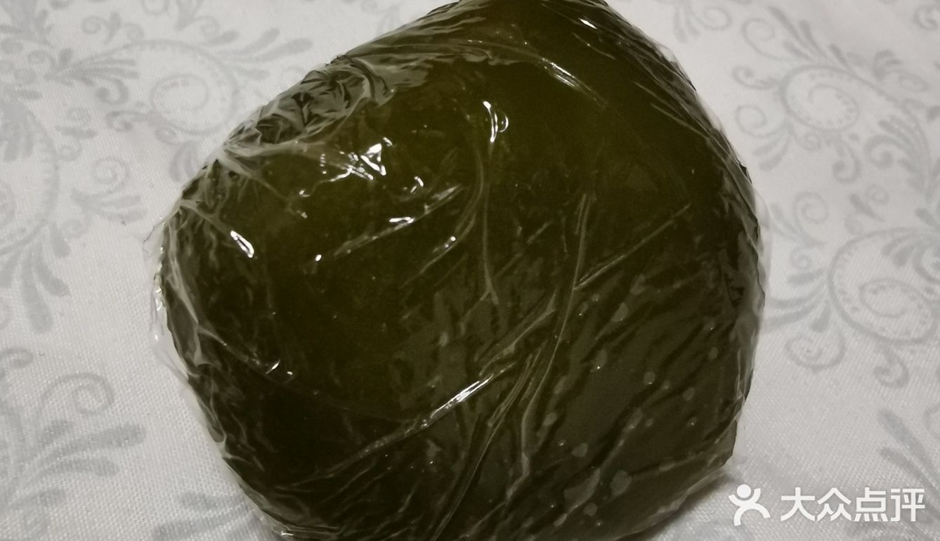 外边糯糯的，里边甜甜的，和北方的粘豆包是的！