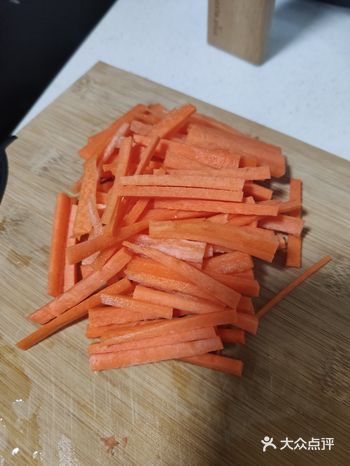 小翎子美厨娘之三丝炒粉