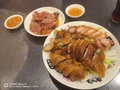 烧鹅拼叉烧饭-吾家香港烧腊专门店