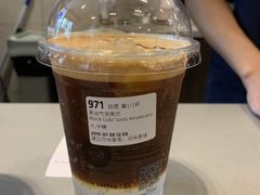 黑金气泡美式-瑞幸咖啡(三里屯SOHO-6号楼店)