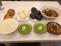 -李与白包子铺(桐梓林店)