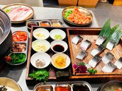 -围炉肉舍•炭烤活鳗•丹东海鲜烤肉(步行街店)