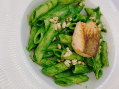 煎三文鱼配青酱奶油意大利面-丽莎沙拉轻食餐厅(国贸店)