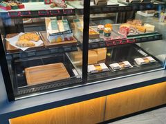 面包甜点陈列柜-星巴克(天津东江道香年广场店)