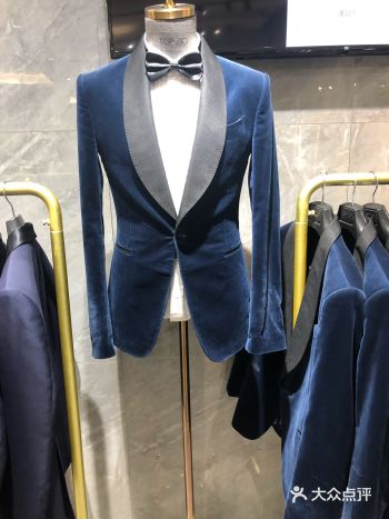 男款西服主要有平驳领、枪驳领和蟹钳领几种造型