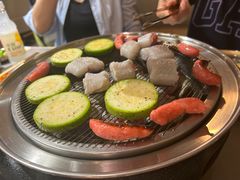 -围炉肉舍•炭烤活鳗•丹东海鲜烤肉(步行街店)