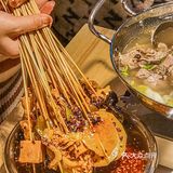 排队王来双子塔了👑跷脚牛肉只要💰1r