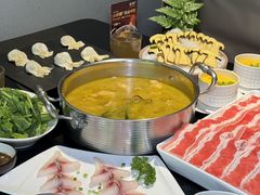 -鲜入唯煮·港式海鲜牛肉火锅(金宝街店)