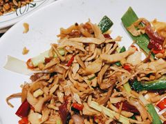 手撕美人椒拌牛肉-云海肴云南菜·蒸汽石锅鱼(北京良乡华冠店)