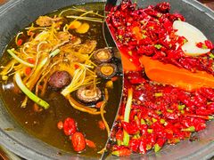 菌汤辣锅鸳鸯锅-胖姐社区老火锅(北京总店)