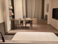 -上海虹桥中心爱琴海亚朵S酒店