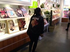 -4iNLOOK美瞳店(上海日月光中岛店)