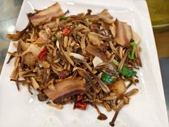 -石磨豆花家常菜·牦牛排土火锅