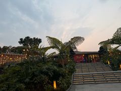 -茅草房·河畔园林火锅