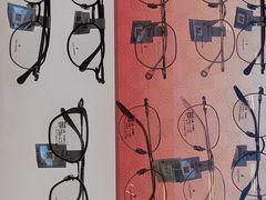 -无奔眼镜·蔡司·依视路授权店(朝阳大悦城店)