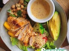 鸡肉牛油果芒果色拉-wagas(暖山店)